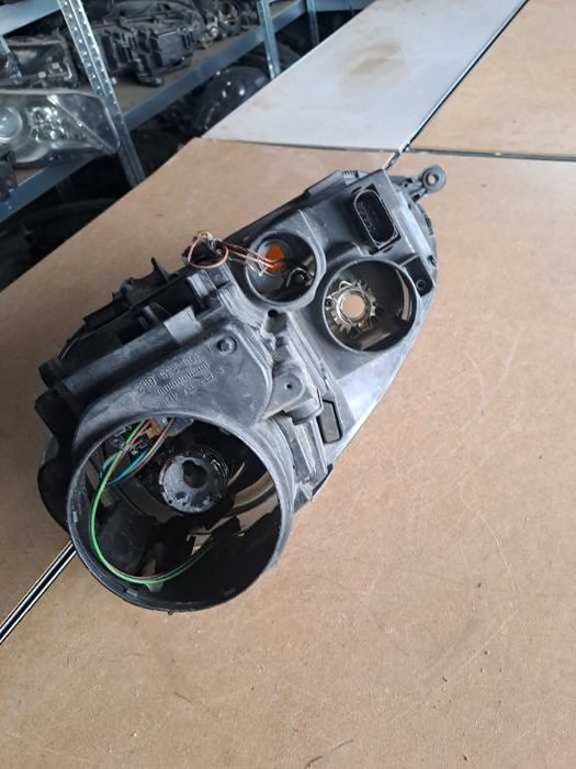 Far dreapta VW Golf 5 cu xenon cod 1K6941032