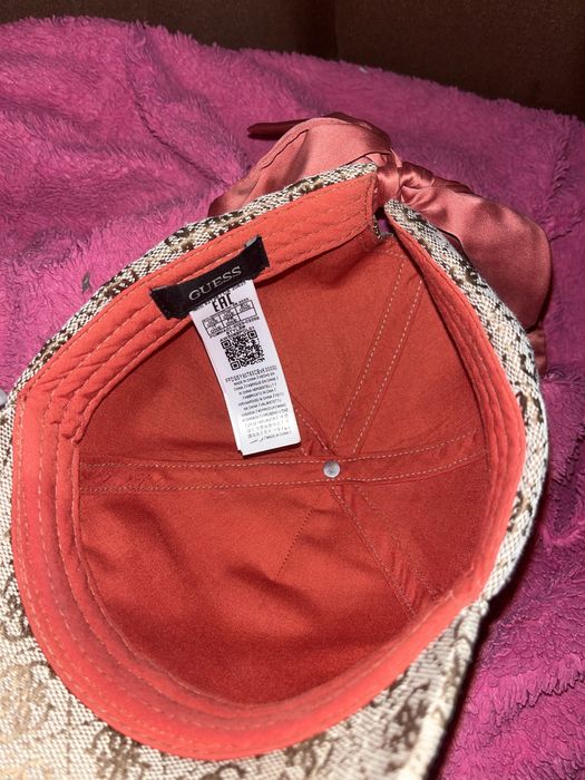 Sapca Guess ,conditie foarte buna, femei