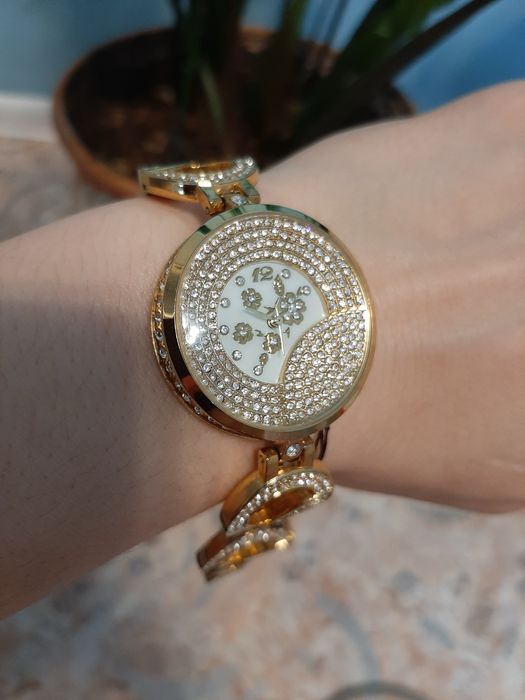 Продам swarovski с стразиками нержавейка