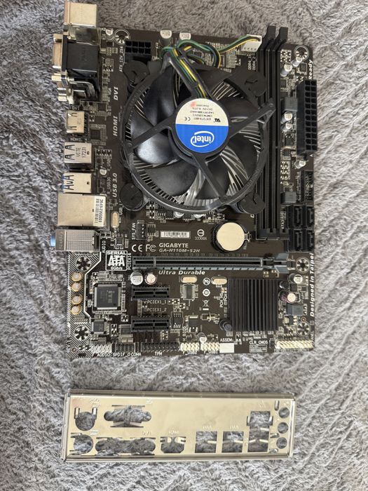 Комплект Gigabyte H110M + intel i5 7400 + Охладител+ Рам памет 8gb
