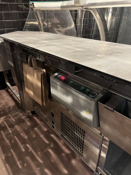 Vitrină frigorifică Misha – ideală pentru magazin / HoReCa