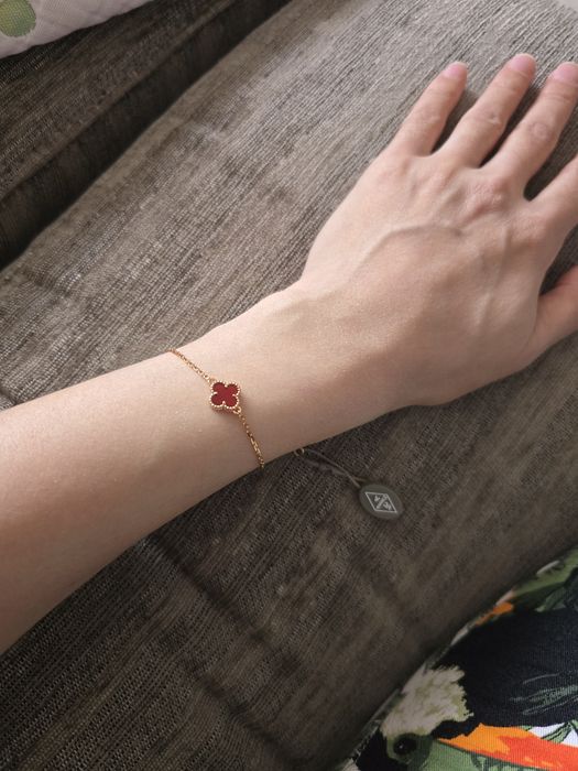 Продам браслет с красным агатом