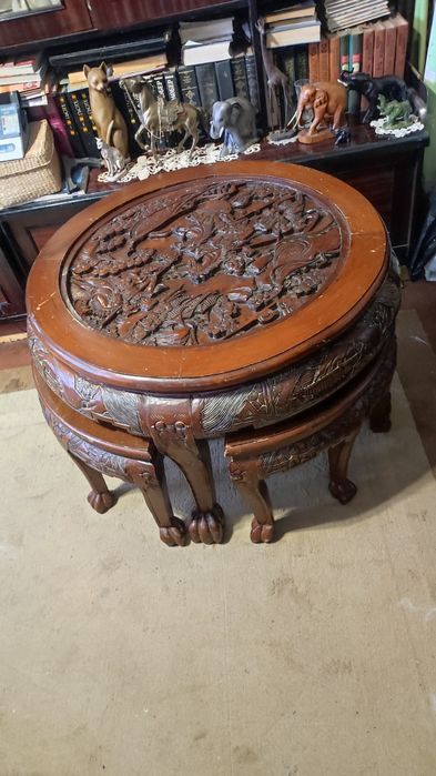 Масичка с две табуретки