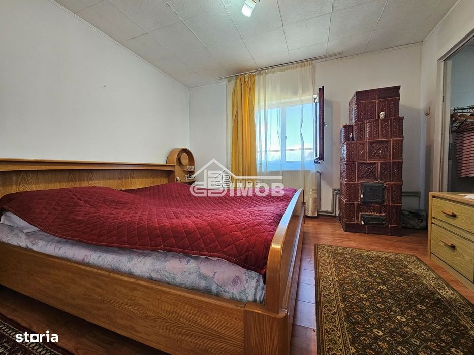 Casă eficientă energetic, cu panouri solare, într-o zonă liniștită – S