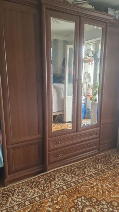 Продам шкаф платяной