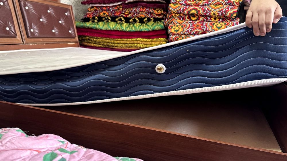 Спалний 2.10х1.80