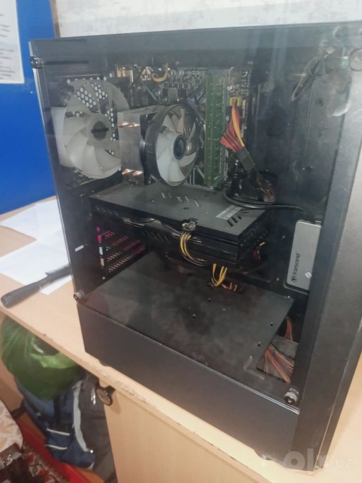 PC komputer 27dymli monitor klaviatura mishka kovrik