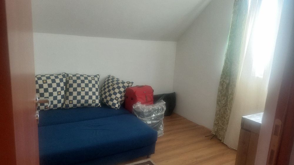Vând  casa din bârne lemn