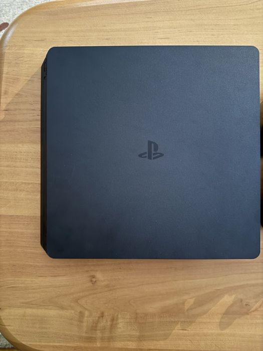 Продавам Ps4 slim 500gb