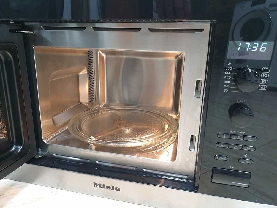 17L - 600мм - Miele M6032 Микровълнова Фурна с Грил за Вграждане