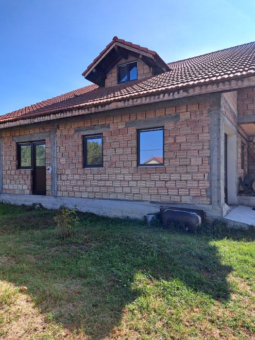 Casa la rosu, Sirineasa Jud.Vălcea ,0772203164