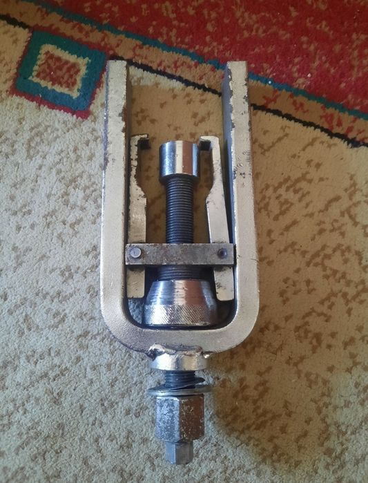 Продается съёмник оригинальный TOYOTA