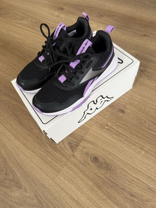 REEBOK детски маратонки.Като нови!