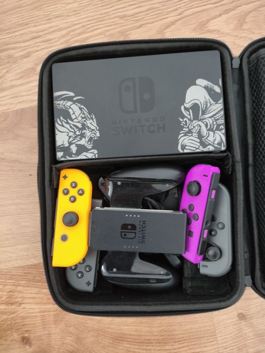 Nintendo switch cu doua seturi de manete