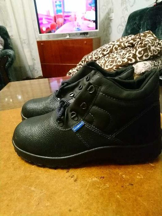 Продам рабочие ботинки
