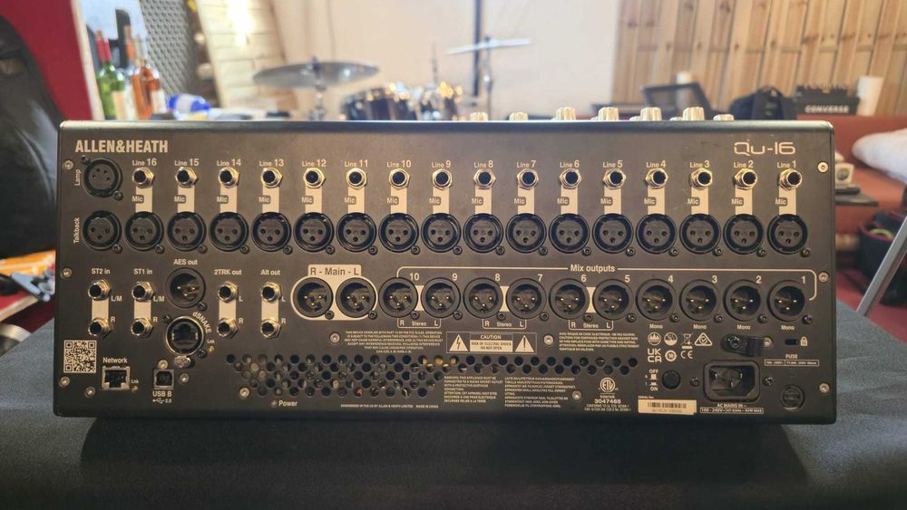 Mixer digital profesional QU-16 (24ins - 12outs) + case