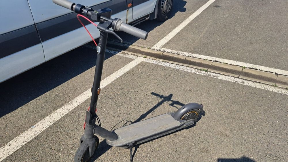 VÂND TROTINETĂ ELECTRICĂ   STARE BUNĂ DE FUNCȚIONARE

   Model disponibil:
- G30   limitată la 30 km h,