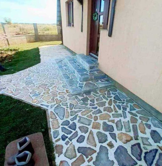 Placări cu Piatră Naturală de Calitate – Echipa Noastră Montează