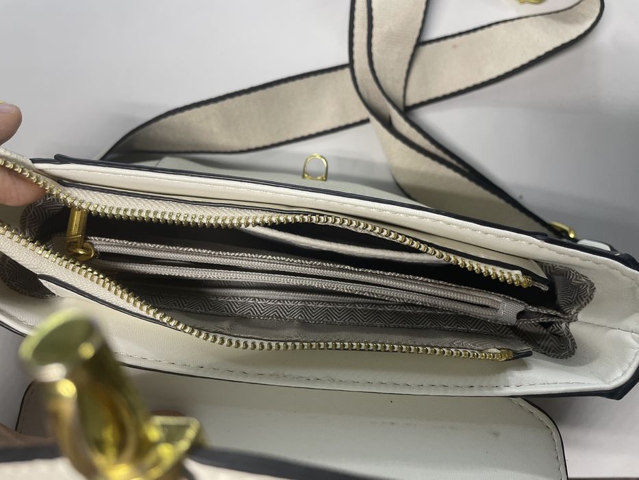 сумка молочного цвета