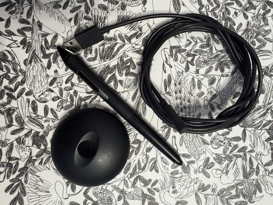 Графический планшет Wacom Intus Pro