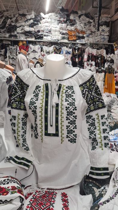 Ii tradiționale brodate