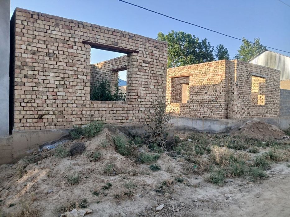 Uchastka sotiladi