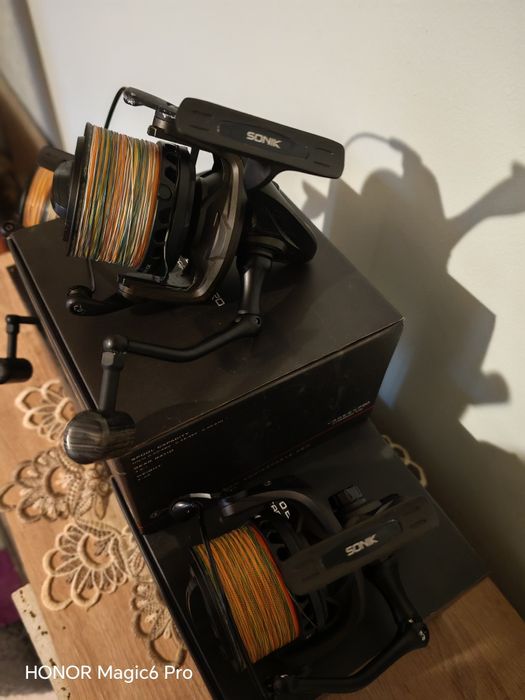 Vând mulinete Sonik Carbon 10000