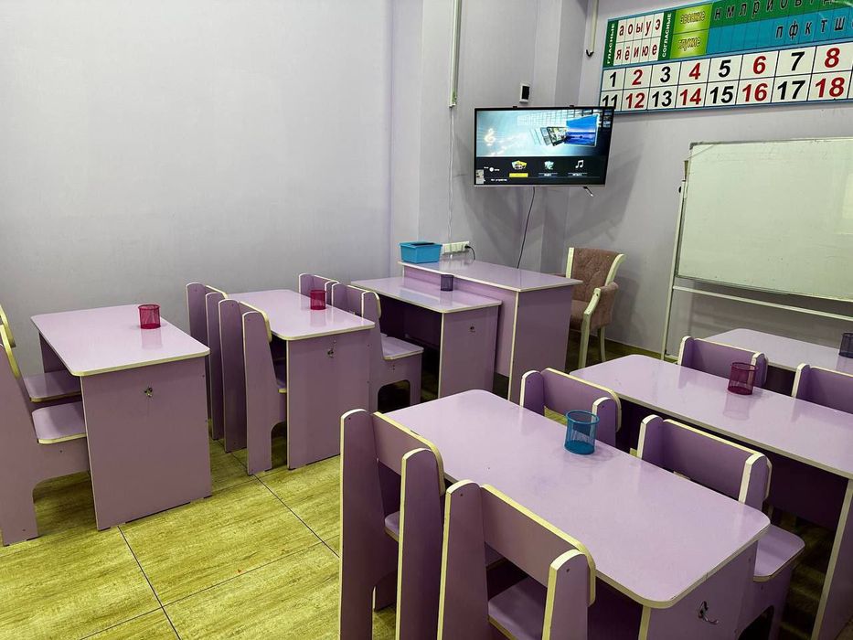 Продается парты со стульями 1 парта и 2 стула - один комплект.