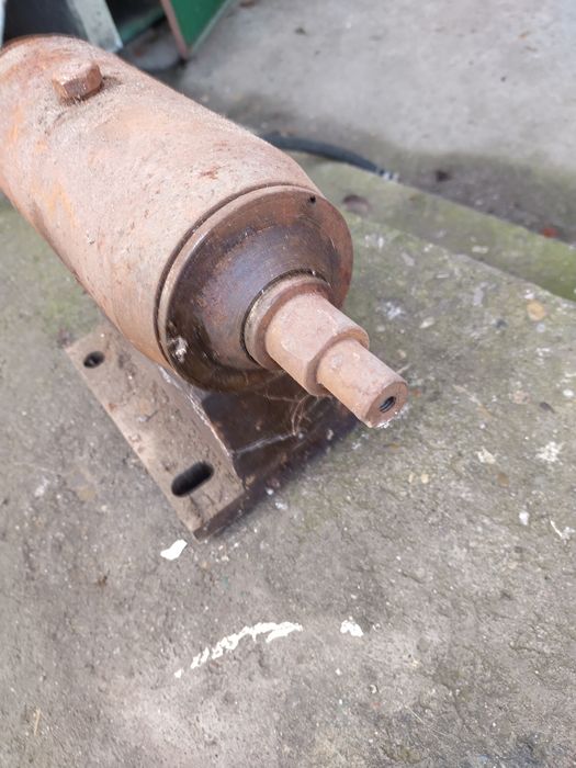 Ax industrial (circular, polizor, despicator lemne etc)