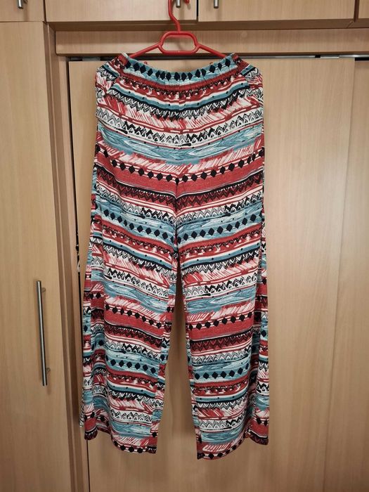 Pantaloni largi colorati de vara