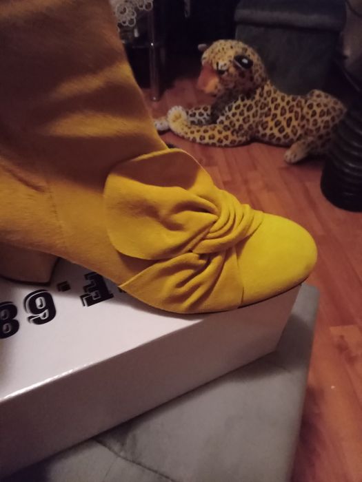 Ghete Piele Natuala Intoarsa Noi Marime 38