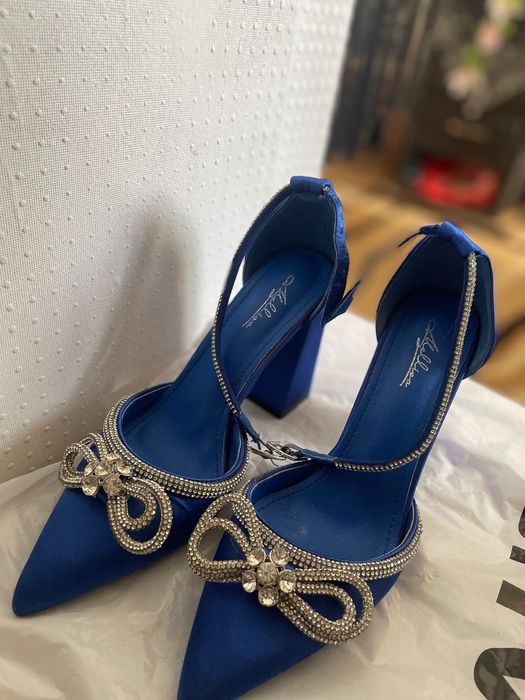 Дамски обувки с дебел ток