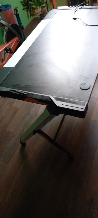 Геймърско бюро Lumi GMD01-1 Deluxe с RGB Lux Aluminium