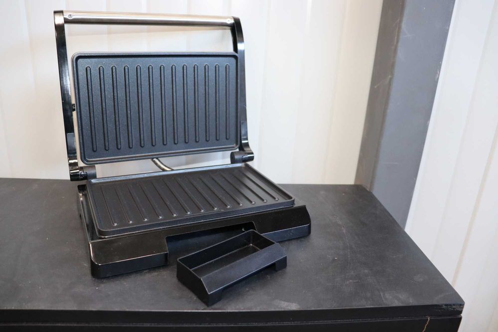 Компактен мултигрил SEVERIN KG 2394 с транспортен дефект