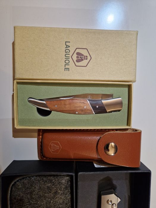 Чисто нов  нож Boker titanium S35VN и чисто нов нож Laguiole