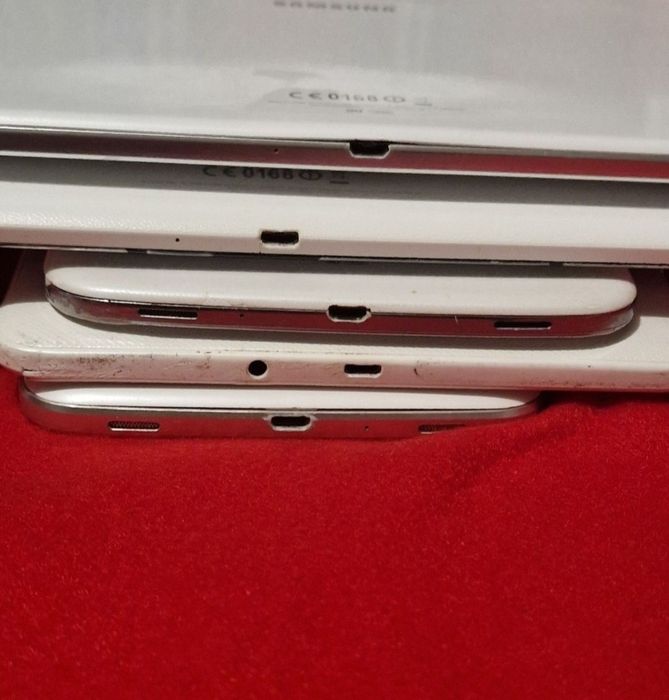 Tableta Samsung pentru colecție sau piese.  Pret/ bucata