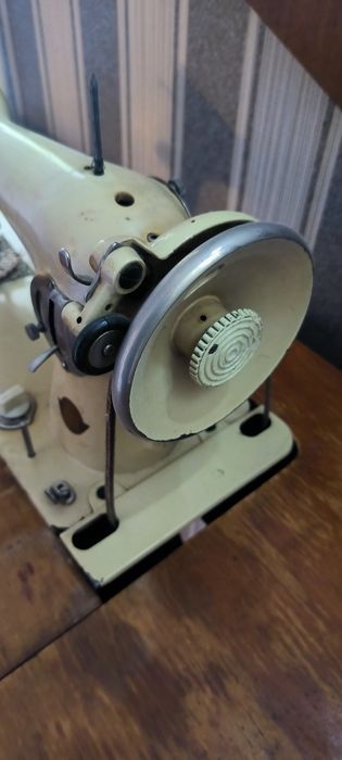 Швейная машинка ножная