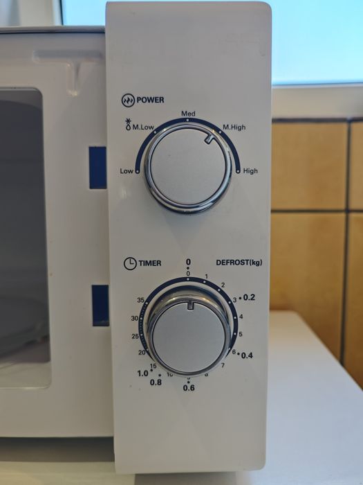 Cuptor cu Microunde (Microwave) 700W, 20L