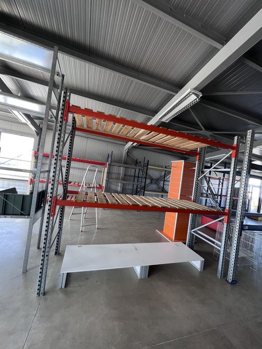 Метални стелажи