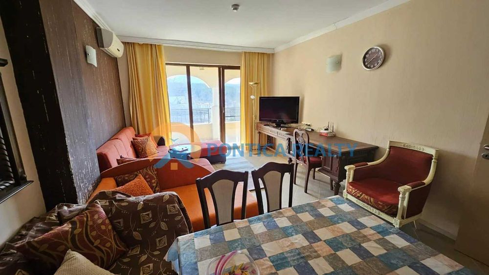 Предлагаме светъл и просторен двустаен апартамент в престижния комплекс Реджина Маре