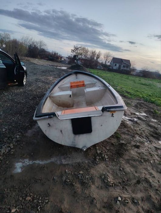 Vand barca merge și la mare