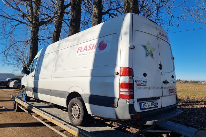 usa portiera stanga dreapta fata stop stanga dreapta oglinda plansa bord  mercedes sprinter w906 motor 2.2cdi dezmembrez