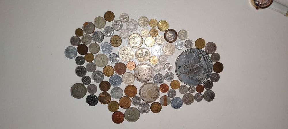 МОНЕТЫ РАЗНЫЕ За всё пятьсот тысяч сум