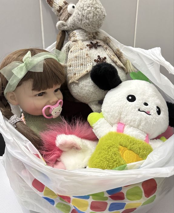 Продам пакет с игрушками для девочки