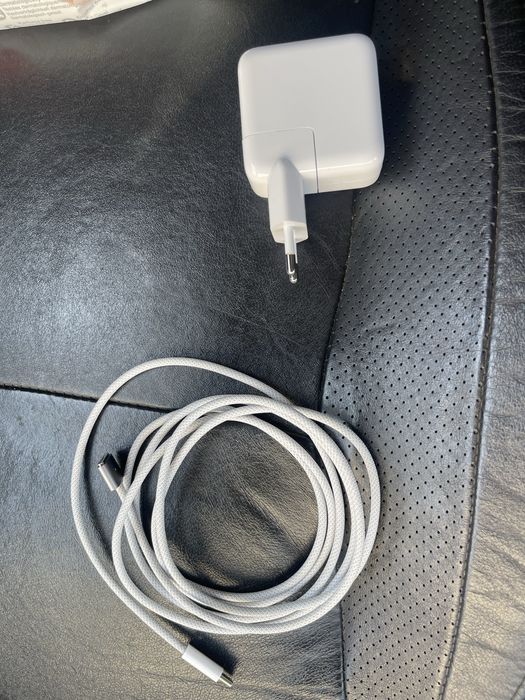 Oригинальный кабель и адаптер от Макбука