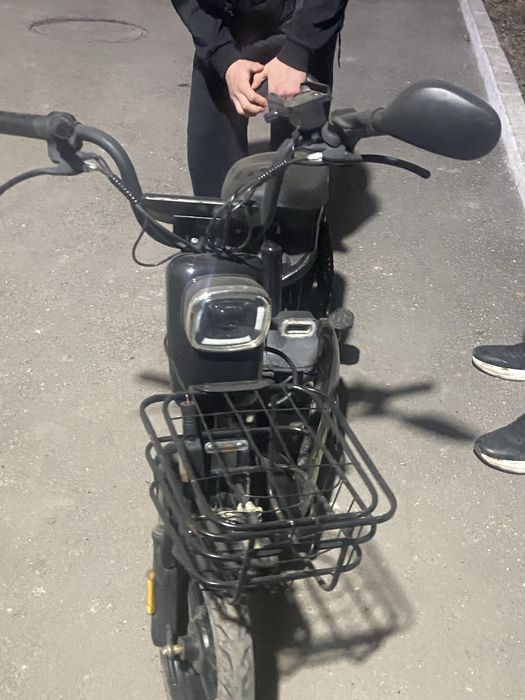 электро скутер на ходу