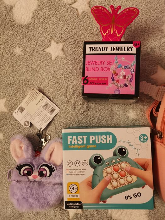 Rucsac fetițe +alte jucării, toate sunt noi 50 lei toate