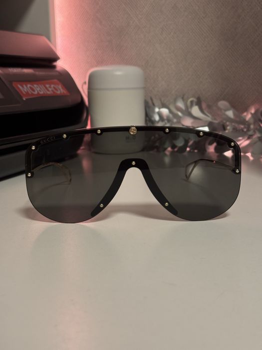 Vand ochelarii Gucci