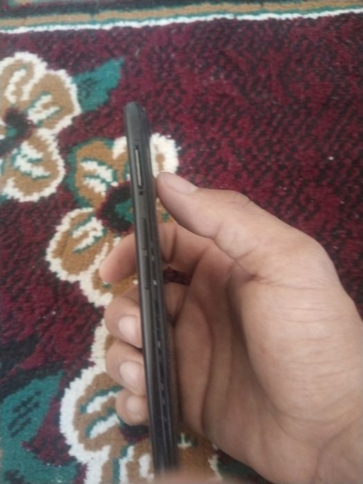 Arzonchi telefon sotiladi