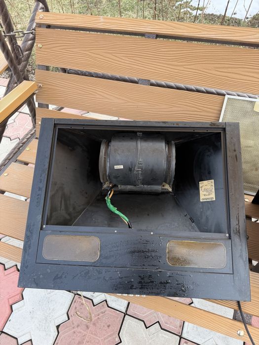 Продам вытяжку  .